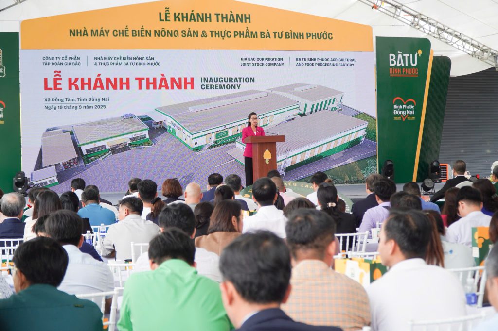 Bà Hoàng Thúy Vũ, Phó Chủ tịch UBND phường Bình Phước phát biểu tại lễ khánh thành nhà máy